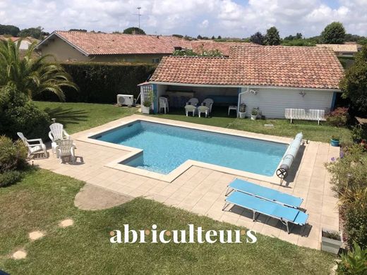 Luxury home in Saint-Vincent-de-Tyrosse, Landes