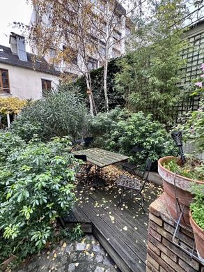 Luksusowy dom w Canal Saint Martin, Château d’Eau, Porte Saint-Denis, Paris