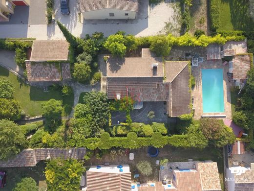 Villa in Velaux, Bouches-du-Rhône