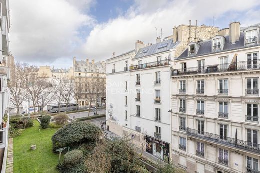 Appartement in Montmartre, Abbesses, Grandes-Carrières, Paris