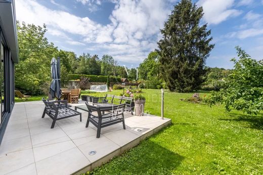 Luxury home in Oinville-sur-Montcient, Yvelines