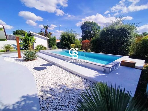 Элитный дом, Brach, Gironde