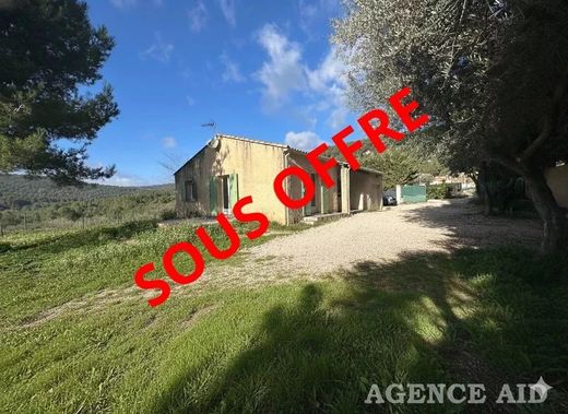 Villa en Cuges-les-Pins, Bocas del Ródano