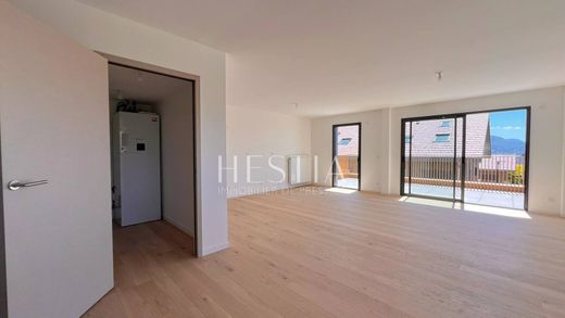 Apartment / Etagenwohnung in Annecy, Haute-Savoie