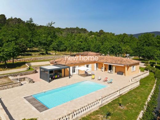 Lüks ev Fayence, Var