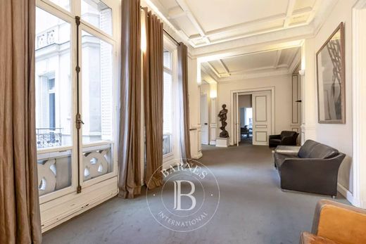Apartment in Champs-Elysées, Madeleine, Triangle d’or, Paris