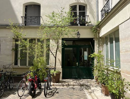 テンプル、ランビュトー、フラン・ボジュース, Parisのアパートメント