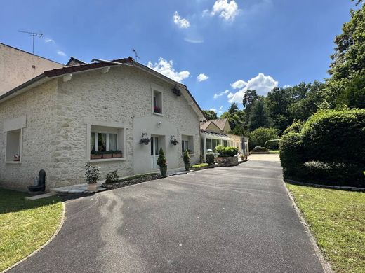 Luxury home in Veneux-les-Sablons, Seine-et-Marne