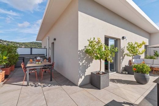 Apartment / Etagenwohnung in Le Cannet, Alpes-Maritimes