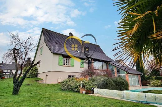 Luxury home in Plaimpied-Givaudins, Cher