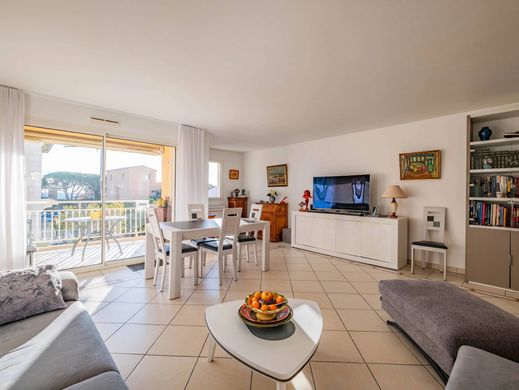 Apartment / Etagenwohnung in Sainte-Maxime, Var