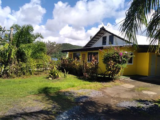 Raiatea, Îles Sous-le-Ventの高級住宅