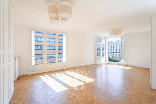 Apartment / Etagenwohnung in Pantin, Seine-Saint-Denis