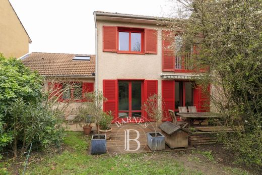 Luxe woning in Montesson, Yvelines