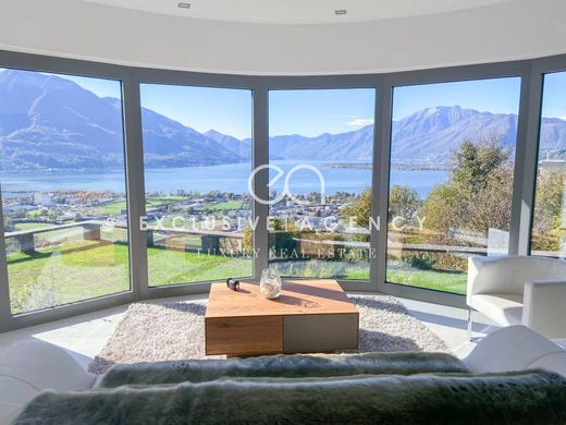 Gordola, Locarno Districtのヴィラ