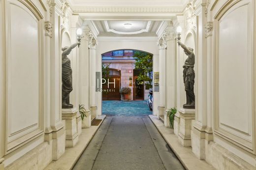 Office in Champs-Elysées, Madeleine, Triangle d’or, Paris