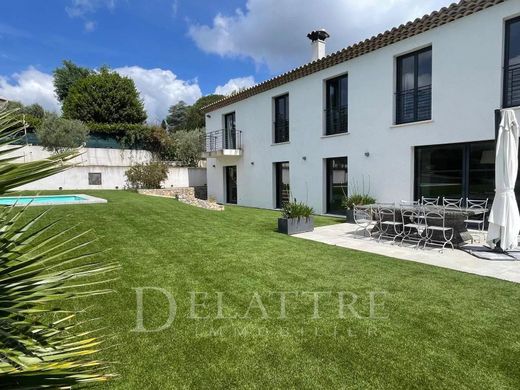 Villa in Châteauneuf-Grasse, Alpes-Maritimes