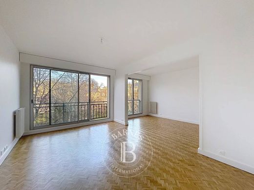 Apartment in Tour Eiffel, Invalides – Ecole Militaire, Saint-Thomas d’Aquin, Paris