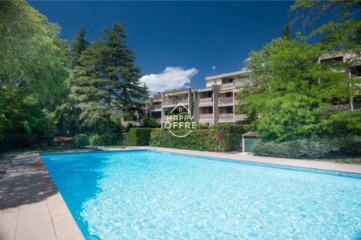 Apartment / Etagenwohnung in Aix-en-Provence, Bouches-du-Rhône