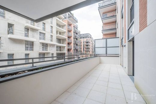 Apartment / Etagenwohnung in Courbevoie, Hauts-de-Seine