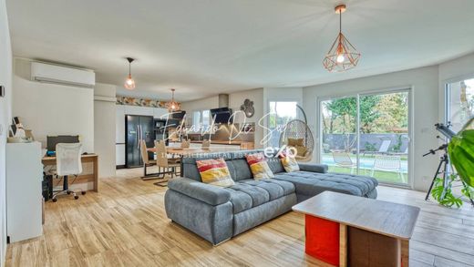 Элитный дом, Arsac, Gironde