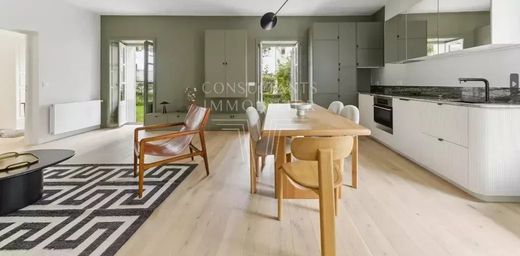 Appartement in Montmartre, Abbesses, Grandes-Carrières, Paris