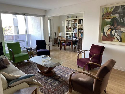 Apartment in Motte-Picquet, Commerce, Necker, Paris