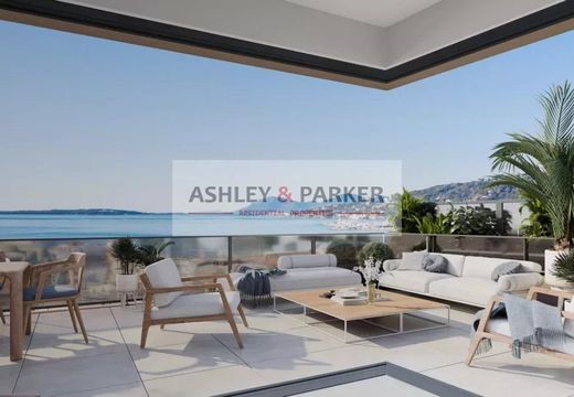 Apartment / Etagenwohnung in Antibes, Alpes-Maritimes