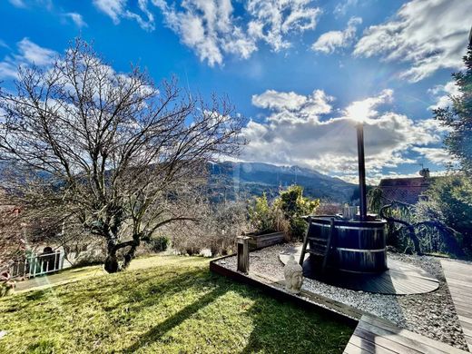 Chalet in Saint-Jorioz, Haute-Savoie