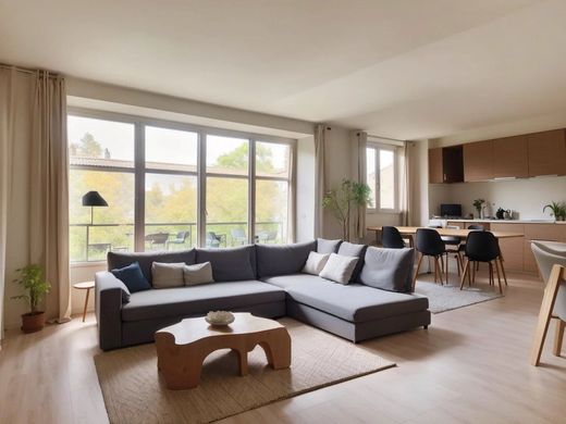 Apartment / Etagenwohnung in Vitrolles, Hautes-Alpes