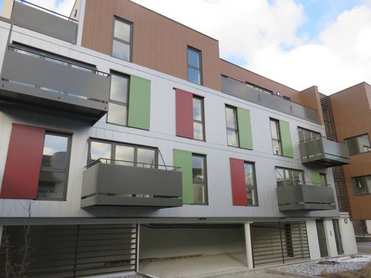 Apartment in Issy-les-Moulineaux, Hauts-de-Seine
