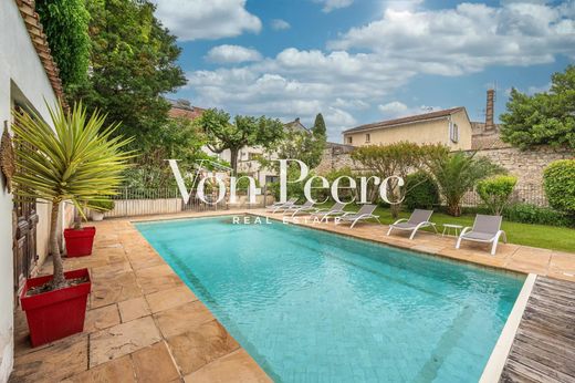 Luxury home in Villeneuve-lès-Avignon, Gard