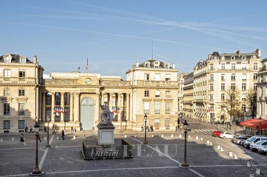 Apartment in Chatelet les Halles, Louvre-Tuileries, Palais Royal, Paris