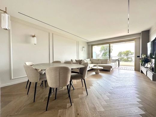 Apartment / Etagenwohnung in Cannes, Alpes-Maritimes