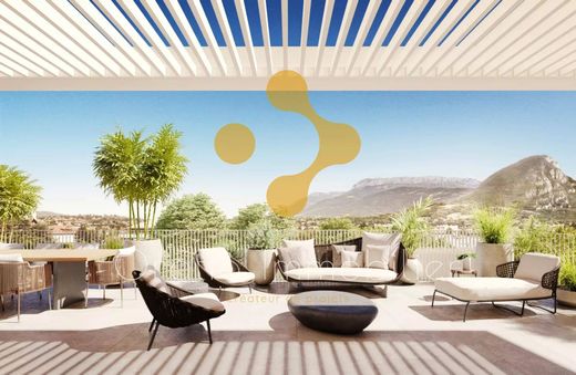 Apartment / Etagenwohnung in Annecy, Haute-Savoie