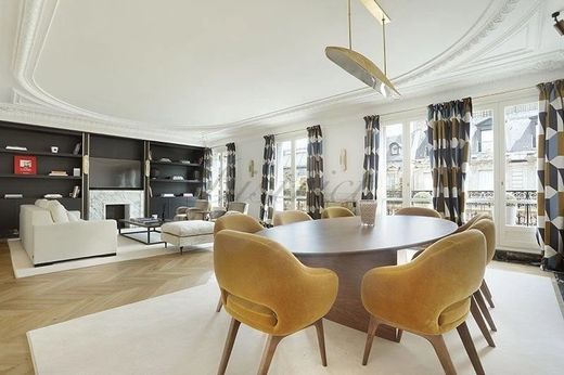 Apartment in Champs-Elysées, Madeleine, Triangle d’or, Paris