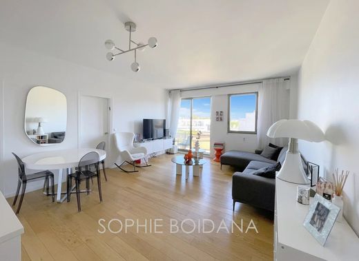 Apartment in Champs-Elysées, Madeleine, Triangle d’or, Paris