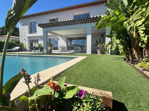 Villa in Les Adrets-de-l'Estérel, Var