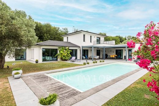Luxury home in Bouliac, Gironde