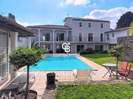 Πολυτελή κατοικία σε Les Herbiers, Vendée