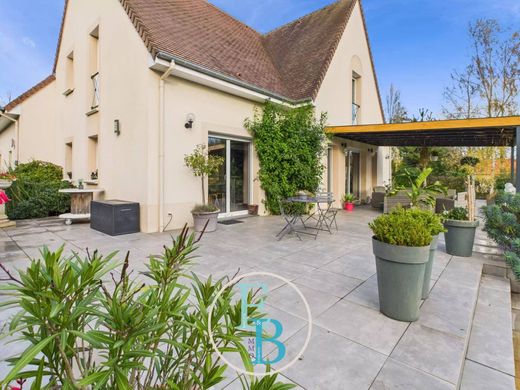 Luxury home in Troarn, Calvados