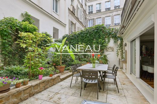 Apartment in Champs-Elysées, Madeleine, Triangle d’or, Paris