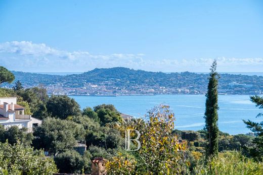 ﻓﻴﻼ ﻓﻲ Grimaud, Var