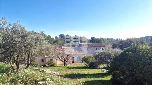 Rural or Farmhouse in L'Isle-sur-la-Sorgue, Vaucluse