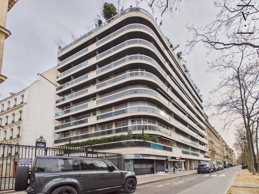 Apartment in Tour Eiffel, Invalides – Ecole Militaire, Saint-Thomas d’Aquin, Paris