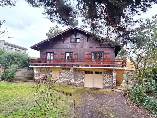 Luxe woning in Montmorency, Val d'Oise