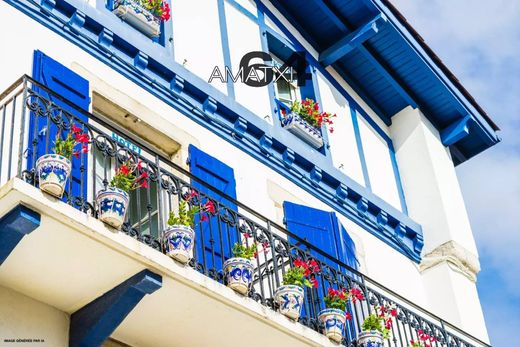 Casa di lusso a Cambo-les-Bains, Pirenei atlantici