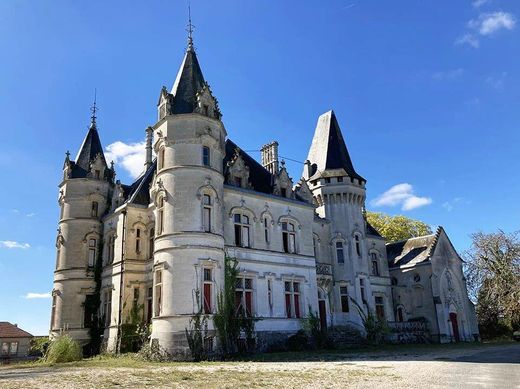 Schloss / Burg in Barbezieux-Saint-Hilaire, Charente
