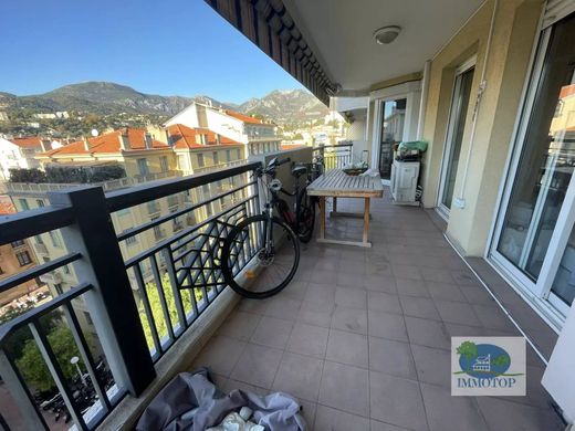 Menton, Alpes-Maritimesのアパートメント