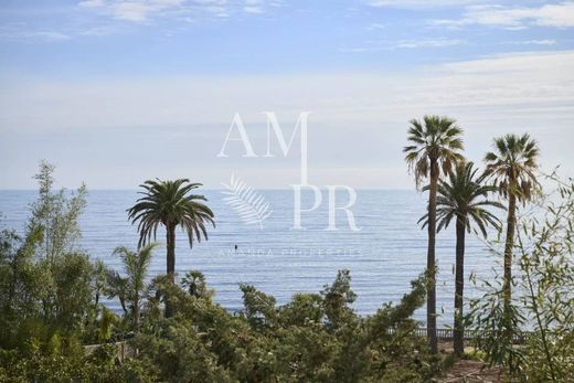 Apartment / Etagenwohnung in Cannes, Alpes-Maritimes